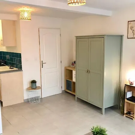 Apartment Studio Serenite-la Roquette-rue Tres Calme *