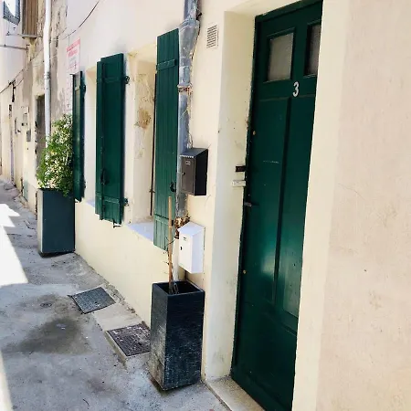 Studio Serenite-la Roquette-rue Tres Calme Apartment